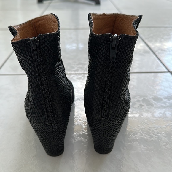H by Hudson England Sefton Ankle Wedge Suede Snakeskin Embossed Bootie Size 7 - Picture 3 of 6